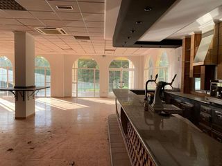 Local comercial en venta en Centro en Chiva