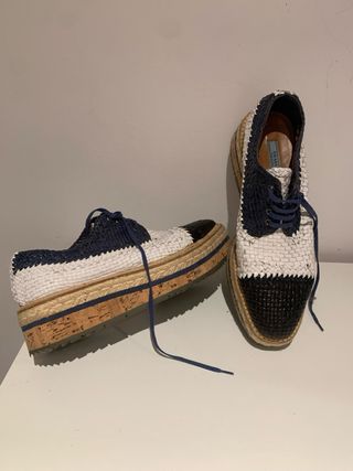 Zapatos Prada trenzados