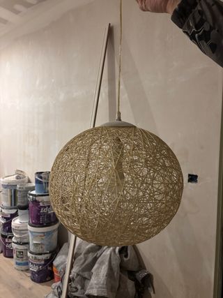 Lámpara colgante esférica de yute
