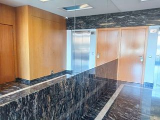 Oficina en alquiler en Santa Clara-Caputxins-Hospital en Vic