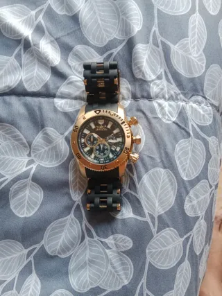 Reloj Invicta Serpiente Modelo 0140 Negro/Oro