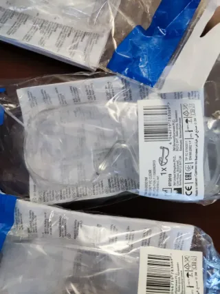 Gafas de seguridad transparentes nuevas a estrenar