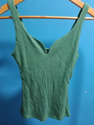 Camiseta verde de tirantes acanalada