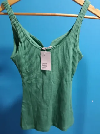 Camiseta verde de tirantes acanalada