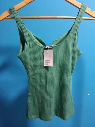 Camiseta verde de tirantes acanalada