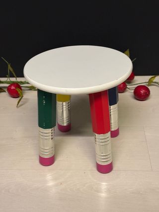 Taburete infantil patas lápiz colores
