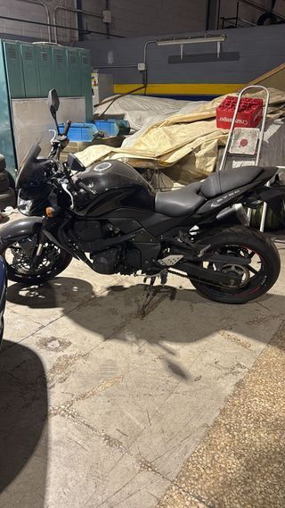 Moto Kawasaki Naked Negra z750 del 2008  106cv