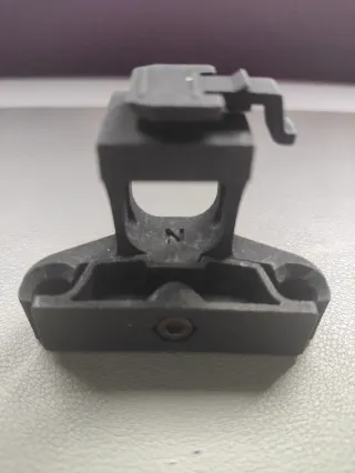 Soporte sillín luz Bontrager Flare RT corto 3D.