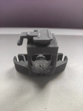 Soporte sillín luz Bontrager Flare RT corto 3D.