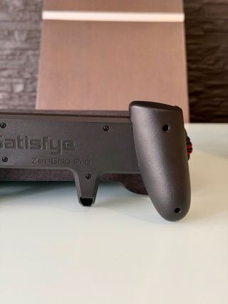 Satisfye ZenGrip Pro Nintendo Switch OLED + custodia