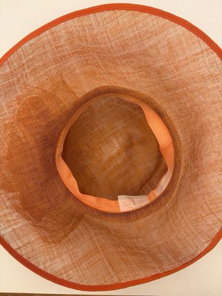 Sombrero naranja para boda