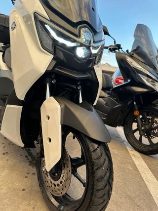 Yamaha NMAX 125cc ABS Negra y Blanca