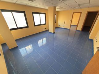 Edificio en venta en Albatera