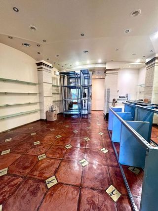 Local comercial en alquiler en Joc de la Bola - Camps d'Esports - Ciutat Jardí - Montcada en Lleida