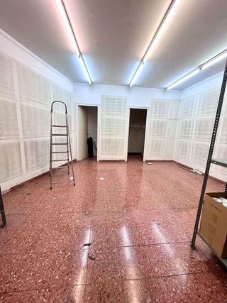 Local comercial en alquiler en Joc de la Bola - Camps d'Esports - Ciutat Jardí - Montcada en Lleida