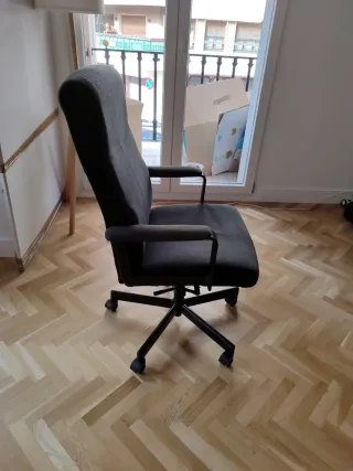 Silla de oficina con ruedas
