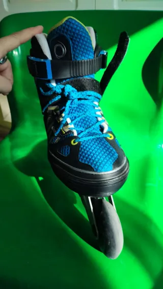 Patines en línea 4 ruedas azul y negro