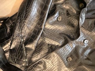 Gabardina Elisabetta Franchi efecto cocodrilo