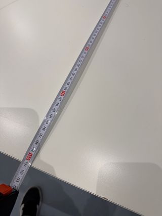 Mesa de oficina blanca y negra