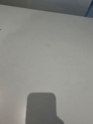 Mesa de oficina blanca y negra