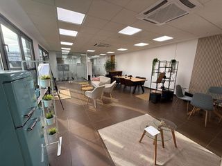 Oficina en venta en Colores - Entreparques en Sevilla