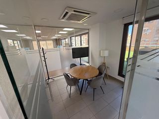 Oficina en venta en Colores - Entreparques en Sevilla