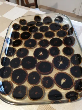 Vassoio con arance essiccate