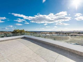 Ático en alquiler en Nueva Andalucía centro en Marbella