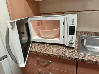 Microondas Candy 22L Grill Igual negro a estrenar.