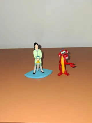 Scatola di bambole in plastica