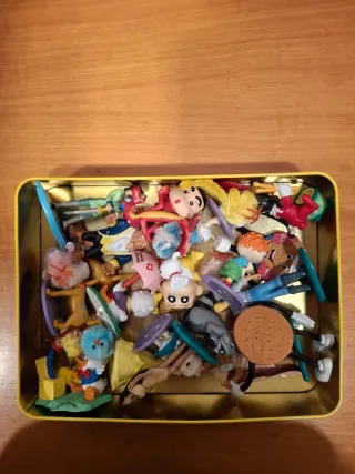 Scatola di bambole in plastica