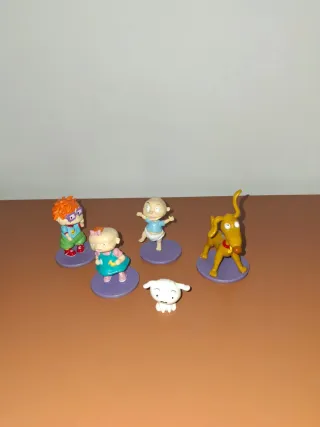 Scatola di bambole in plastica