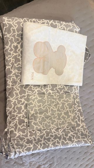 Protector y sábana cuna Tous
