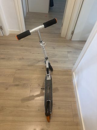 Patinete Lionelo blanco y naranja