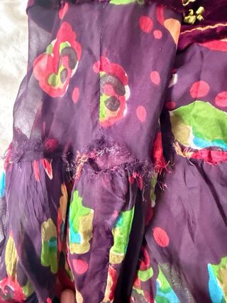 Falda morada con bordado floral