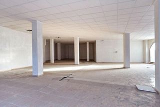 Local comercial en venta en Andújar