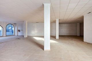 Local comercial en venta en Andújar