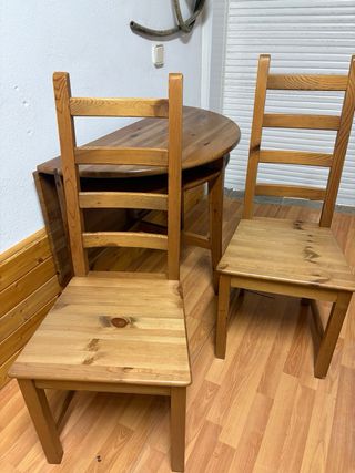 Mesa extensible y 2 sillas madera