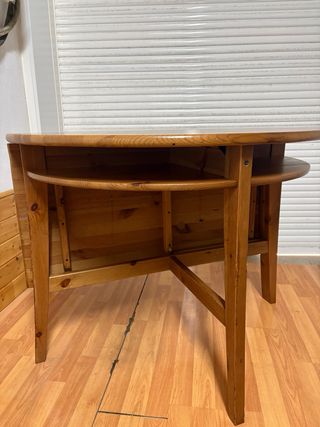 Mesa extensible y 2 sillas madera