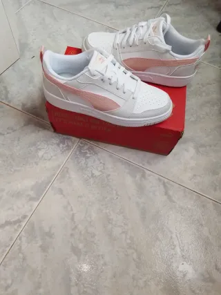 Zapatillas Puma Blancas y Rosas