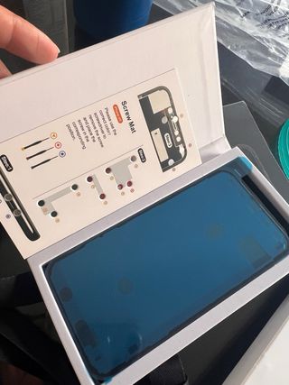 iPhone XR Rosso 64GB con schermo frontale