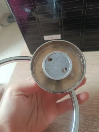 Toallero de metal plateado