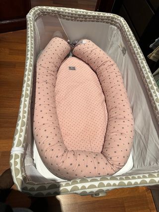 Nido reductor para cuna estrellas rosa