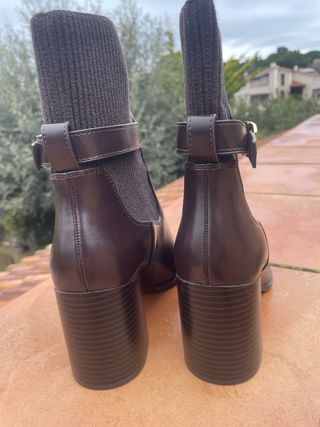 Botines marrones con goma