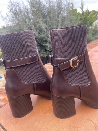 Botines marrones con goma