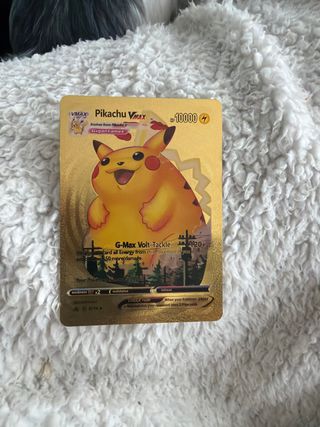 Carta Pokémon Pikachu VMAX Dorada