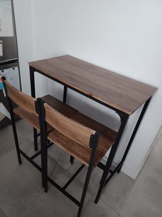 Mesa alta cocina con 2 taburetes