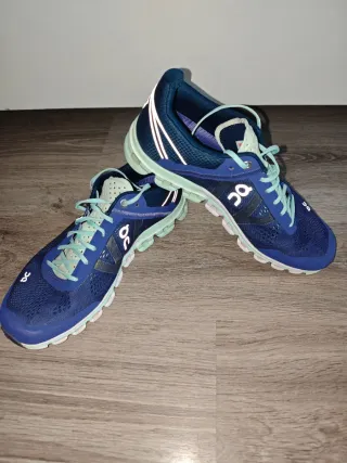 Zapatillas On Running Cloudflow Azul Púrpura