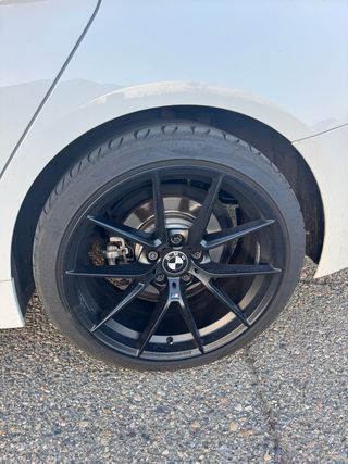 Llanta BMW negra ++ neumatico