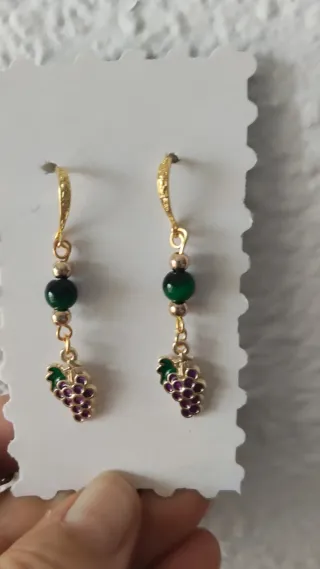 Fiesta de la vendimia,uvas verdes y moradas